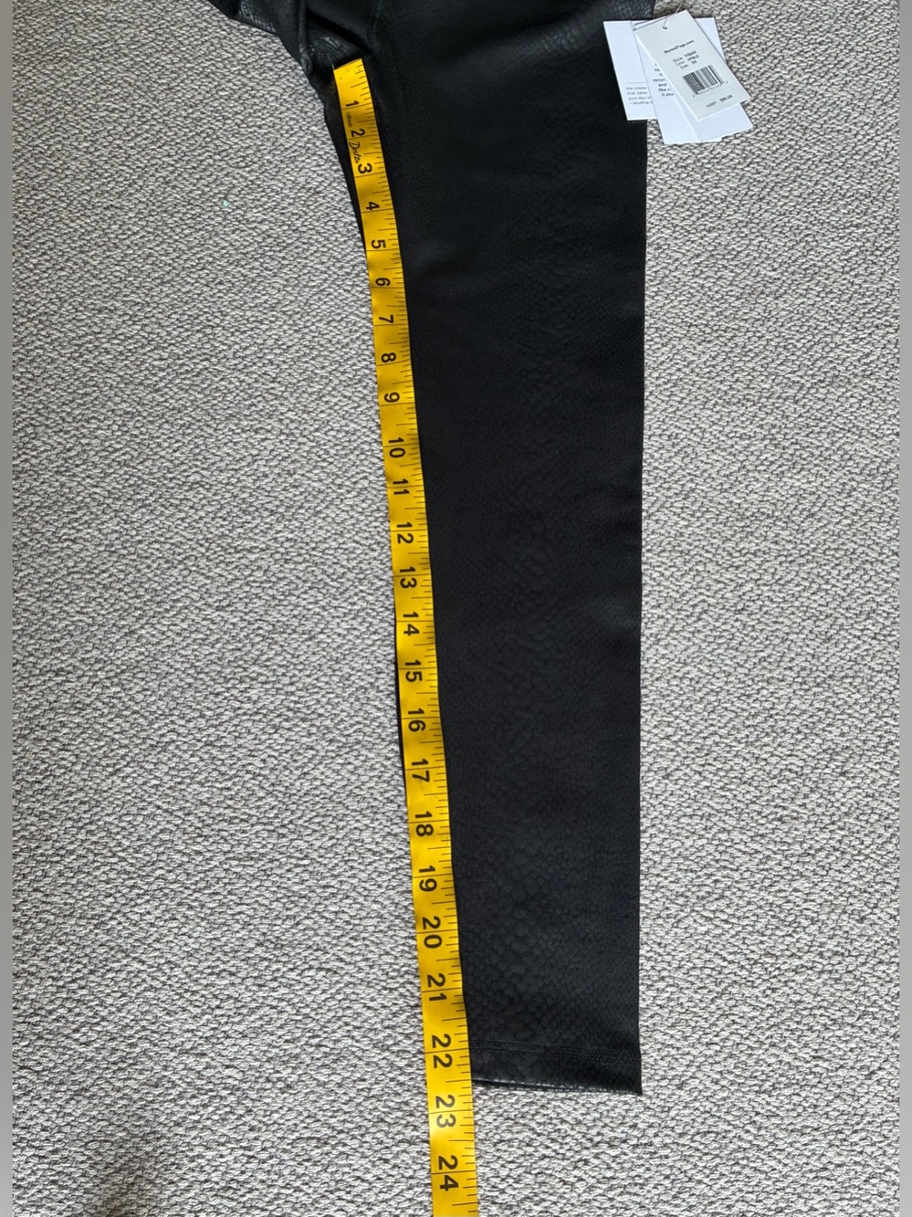 Beyond Yoga Black Snake Print High
Rise 7/8 Active Leggings XS NWT. - Picture 6 of 11